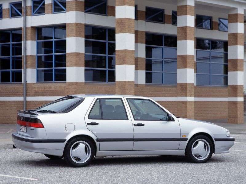 Saab 9000 hatchback drugiej generacji 2.3 AT (1993 1998)