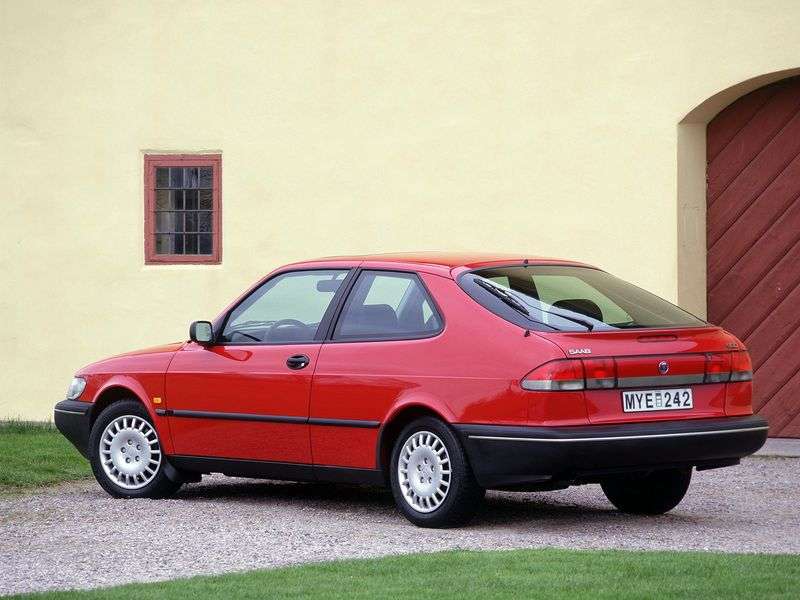 Saab 900 2nd generation coupe 2.3 MT (1993–1998)