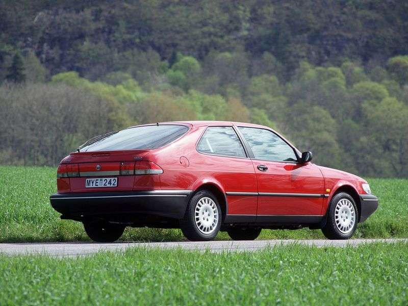 Saab 900 2nd generation coupe 2.0 MT (1993–1998)
