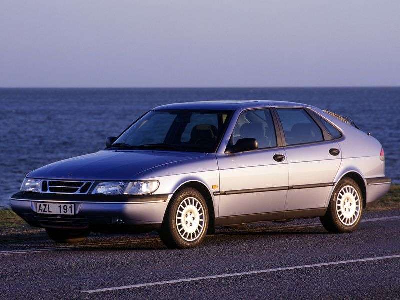 Saab 900 2nd generation hatchback 2.5 MT (1993–1998)