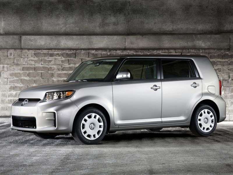 Scion xB drugiej generacji [zmiana stylizacji] minivan 2.4 MT (2011 obecnie)