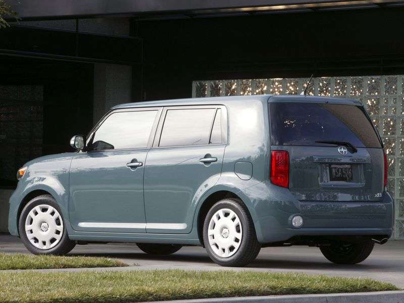 Scion xB 2nd generation minivan 2.4 MT (2007 – n.)