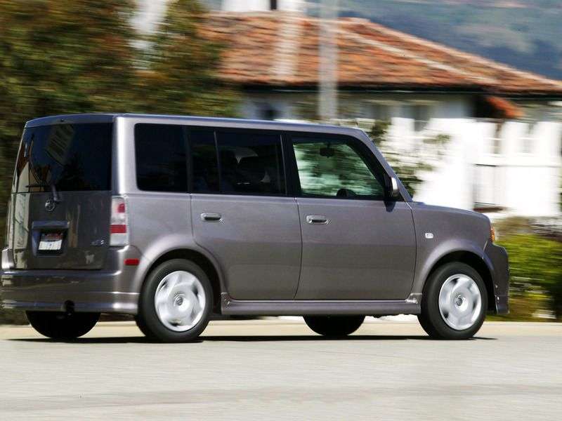 Scion xB minivan pierwszej generacji 1.5 AT (2003 2008)
