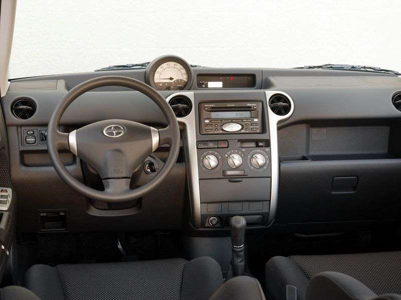 Scion xB minivan pierwszej generacji 1.3 AT (2003 2008)