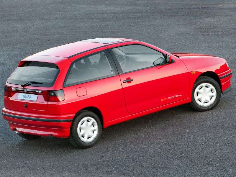 SEAT Ibiza 3 drzwiowy hatchback drugiej generacji 1,3 mln ton (1993 1996)