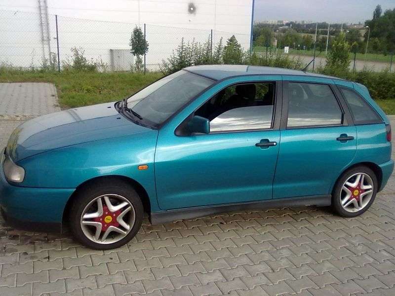 5 drzwiowy 5 drzwiowy SEAT Ibiza drugiej generacji [zmiana stylizacji]. 1,8 AT (1996 1999)