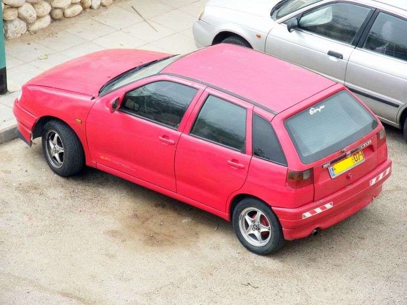 SEAT Ibiza 5 drzwiowy hatchback drugiej generacji 1,3 mln ton (1993 1996)