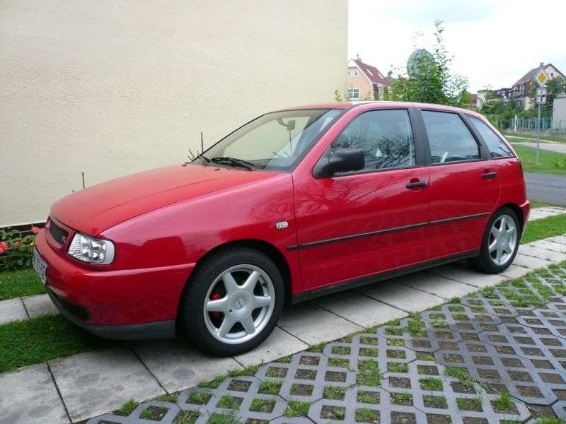 5 drzwiowy 5 drzwiowy SEAT Ibiza drugiej generacji [zmiana stylizacji]. 1,8 AT (1996 1999)