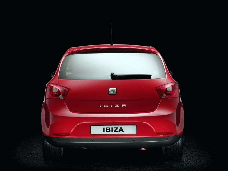 SEAT Ibiza 5 drzwiowy hatchback czwartej generacji 1,6 MPI w stylu MT (2011 2012)