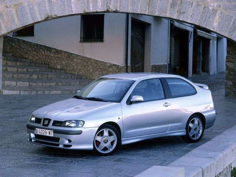 SEAT Cordoba 2nd generation coupe 1.8 MT (1999–2003)