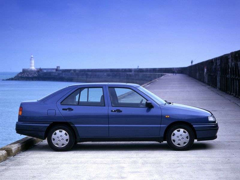 SEAT Toledo 1st generation sedan 1.6 MT (1991–1995)