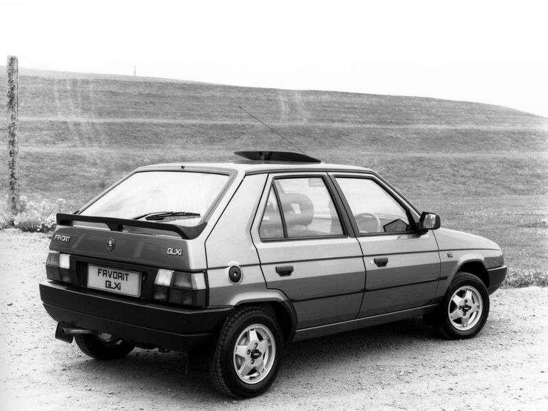 Skoda Favorit 1st generation hatchback 1.3 MT (1990–2000)