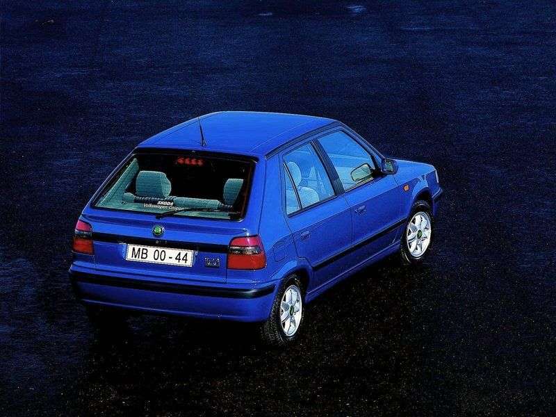 Skoda Felicia 1.generacja [zmiana stylizacji] hatchback 1.6 MT (1998 2000)