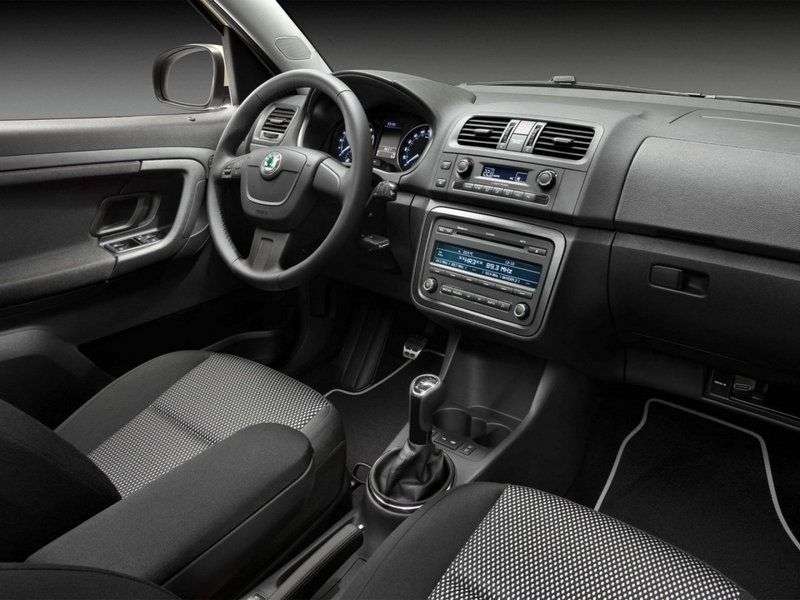 Skoda Roomster 1. generacji [zmiana stylizacji] 5 drzwiowy minivan Scout. 1.2 TSI MT Scout (2010 obecnie)