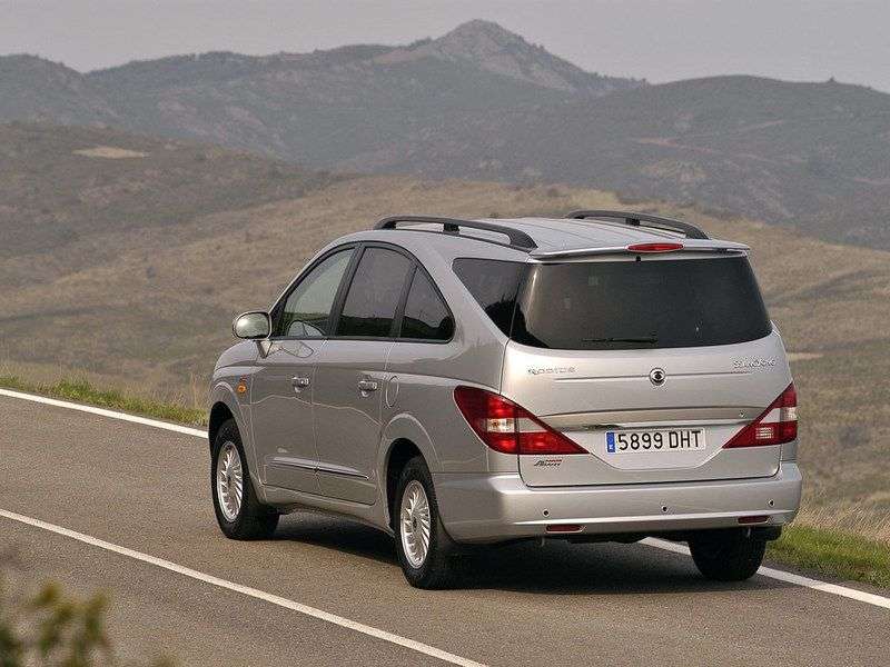 SsangYong Rodius 1st generation 2.7 MT minivan (2004–2007)