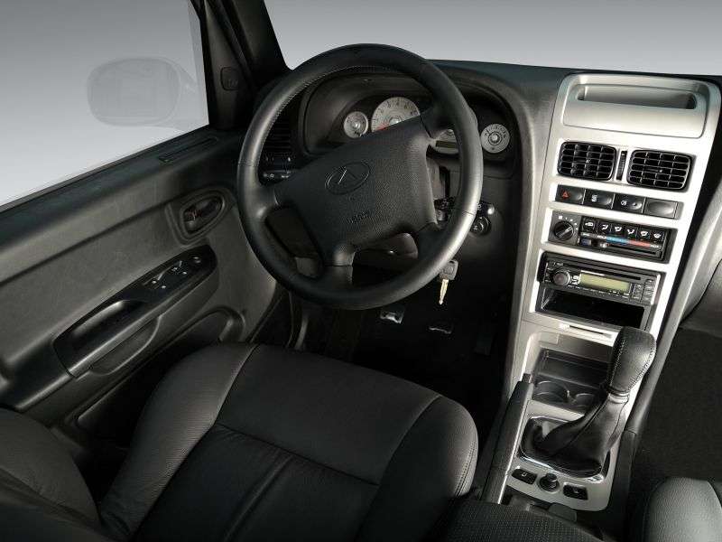 TagAZ Tager pierwszej generacji SUV 5 drzwiowy. 2,3 MT 4WD DLX (2008 obecnie)