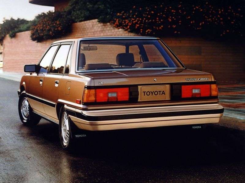 Toyota Camry V10 sedan 1.8 TD MT (1983–1984)
