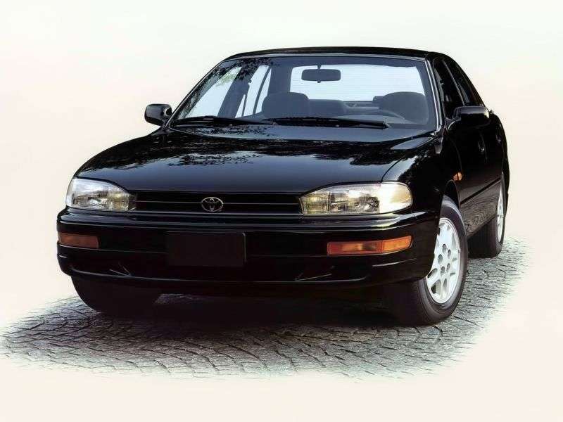 Toyota Camry XV10 sedan 2.2 MT Overdrive (1991 1994)