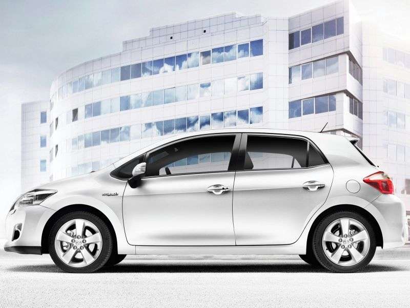 Toyota Auris 1. generacji [zmiana stylizacji] Hybrydowy hatchback 5 drzwiowy. 1.8 CVT (2010 2012)