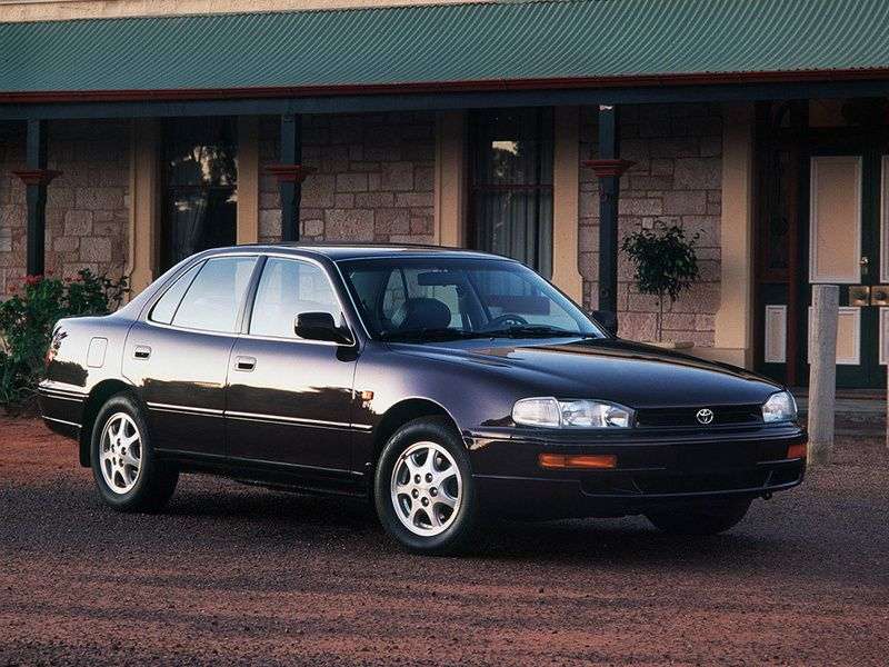 Toyota Camry XV10 sedan 2.2 AT Overdrive (1991 1994)