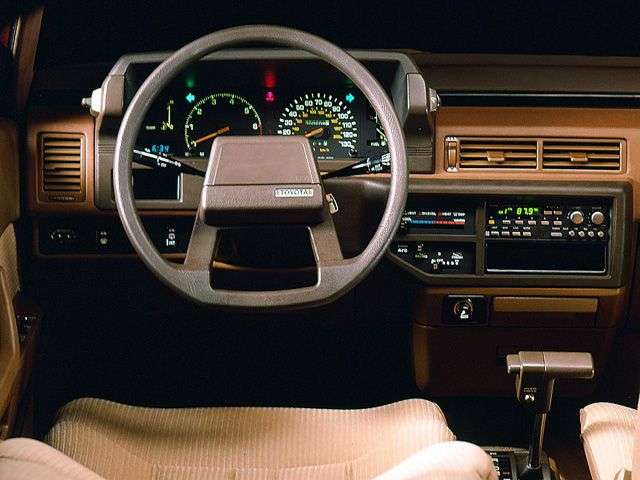 Toyota Camry V10 sedan 1.8 TD MT (1983–1984)