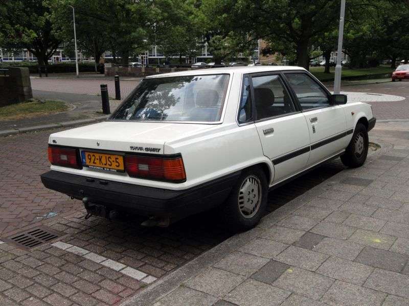 Toyota Camry V10 [zmiana stylizacji] sedan 1.8 TD AT (1984 1985)