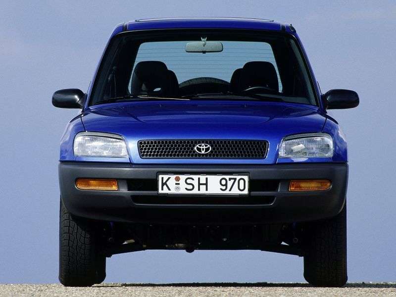 5 drzwiowy crossover Toyota RAV4 pierwszej generacji 2.0 na AWD (1995 1998)