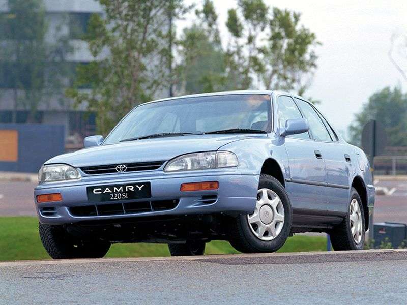 Toyota Camry XV10 [zmiana stylizacji] sedan 2.2 MT Overdrive (1994 1996)