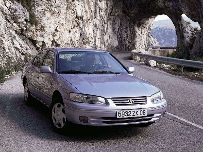 Toyota Camry XV20 4 drzwiowy sedan 2.2 MT Overdrive (1997 1999)