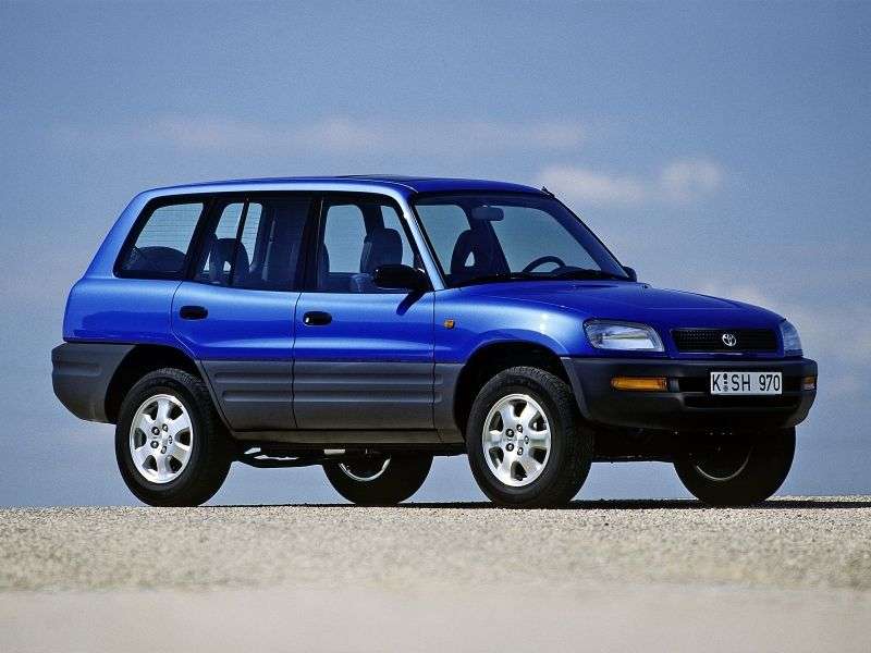 5 drzwiowy crossover Toyota RAV4 pierwszej generacji 2.0 na AWD (1995 1998)