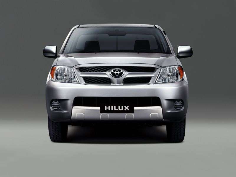 2 drzwiowy pickup Toyota Hilux 7.generacji 2.5 TD AT (2005 2008)