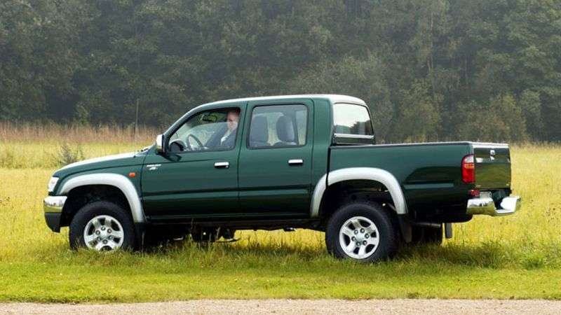 4 drzwiowy pickup Toyota Hilux 6. generacji [zmiana stylizacji]. 2.4 TD na AWD (2001 2004)