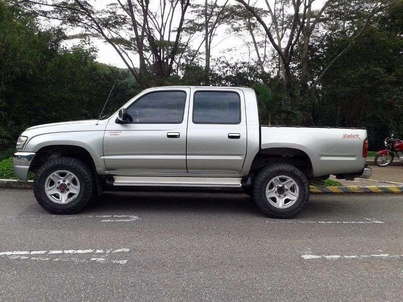 Toyota Hilux 6th generation [restyling] pickup 4 dv. 2.7 AT AWD (2001–2003)