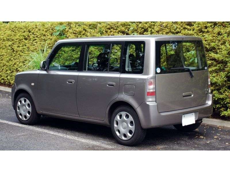 Toyota BB 1 generacji minivan 1.5 AT 2WD (2000 2003)
