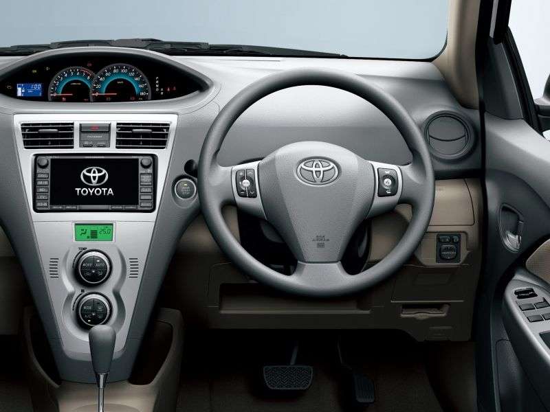 Toyota Belta XP90 [zmiana stylizacji] sedan 1.3 CVT (2008 2012)