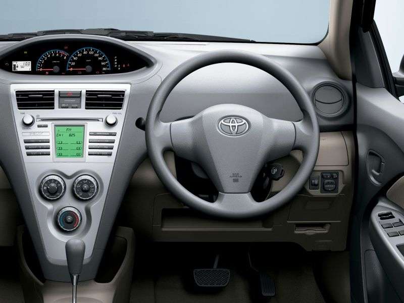 Toyota Belta XP90 [zmiana stylizacji] sedan 1.0 CVT (2008–2012)