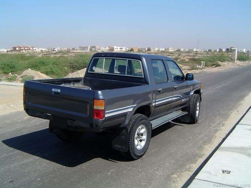 4 drzwiowy pickup Toyota Hilux 5. generacji 2.8 D MT AWD (1989 1991)
