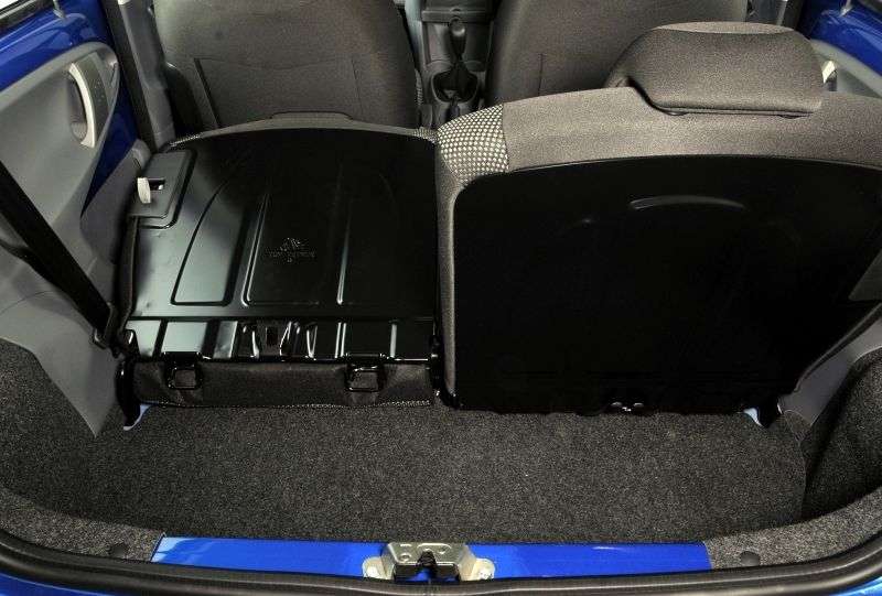 Toyota Aygo 3 drzwiowy hatchback pierwszej generacji [zmiana stylizacji]. 1.4 HDi MT (2008 obecnie)