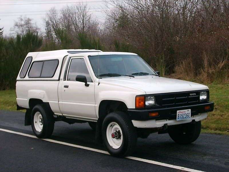 Toyota Hilux 4 generation pickup 2 bit. 2.5 D MT (1983–1984)