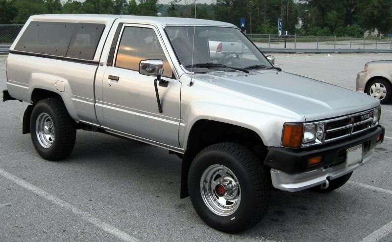 Toyota Hilux, dwudrzwiowy pickup czwartej generacji 2,4 MT (1983 1987)