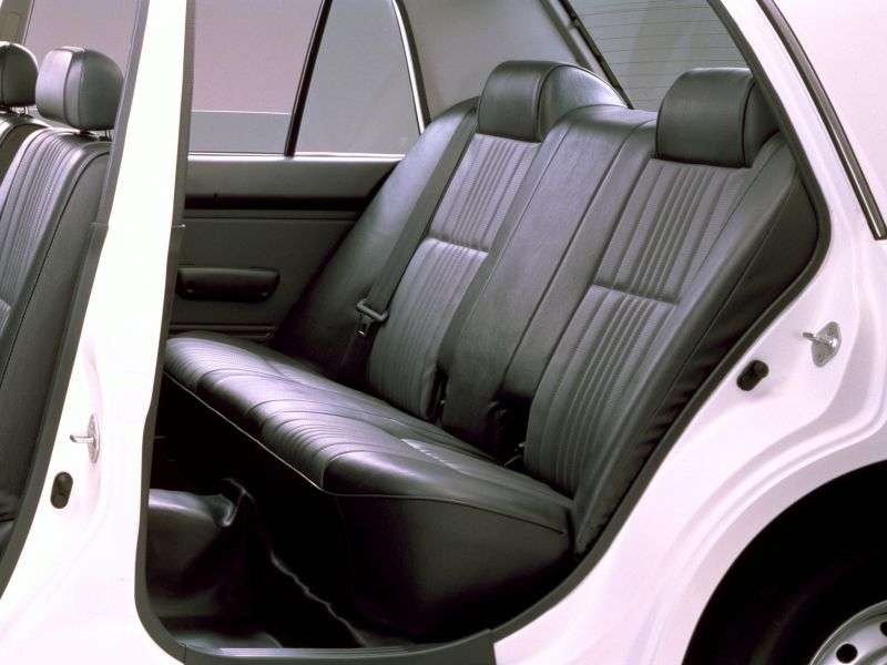Toyota Comfort sedan 1.generacji 2.4 TD AT (1995 obecnie)