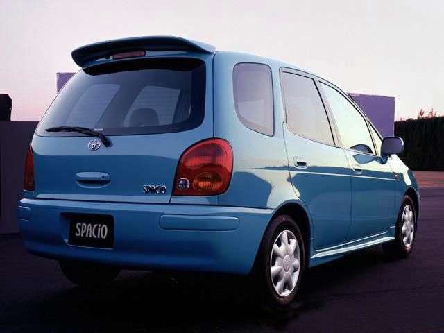Toyota Corolla Verso Spacio minivan 1.generacji 1.8 MT (1997 2001)