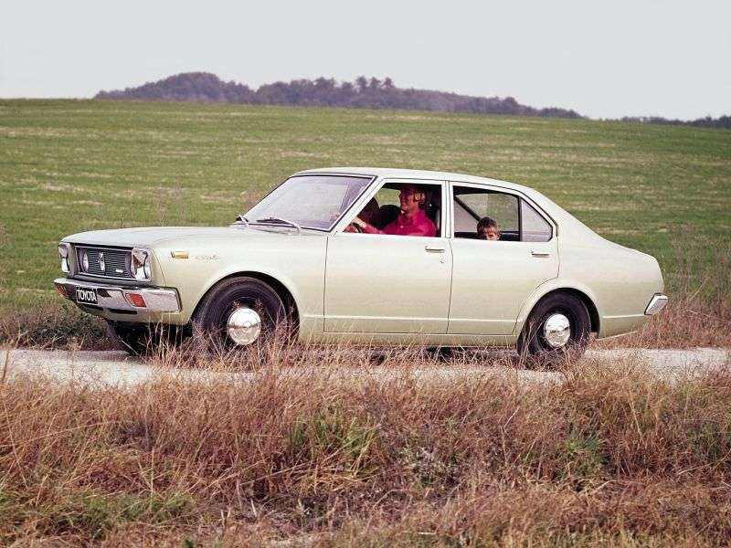 Toyota Carina A10 4 drzwiowy sedan 1,4 MT (1970 1972)