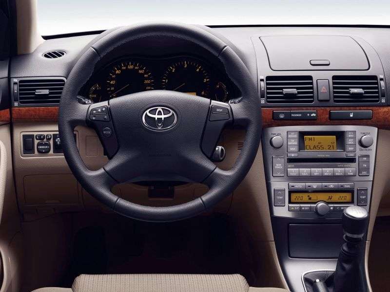 Toyota Avensis 2nd generation [restyling] liftback 1.6 MT (2006–2008)