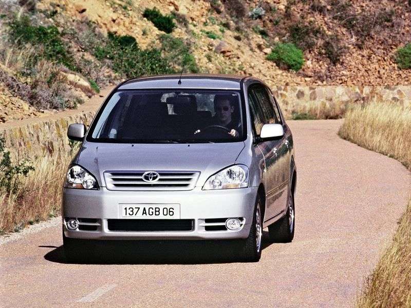 Toyota Avensis Verso minivan pierwszej generacji 2.0 MT (2001 2003)