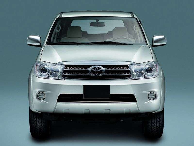 Toyota Fortuner 1st generation [restyled] SUV 3.0 D MT AWD (2008–2011)