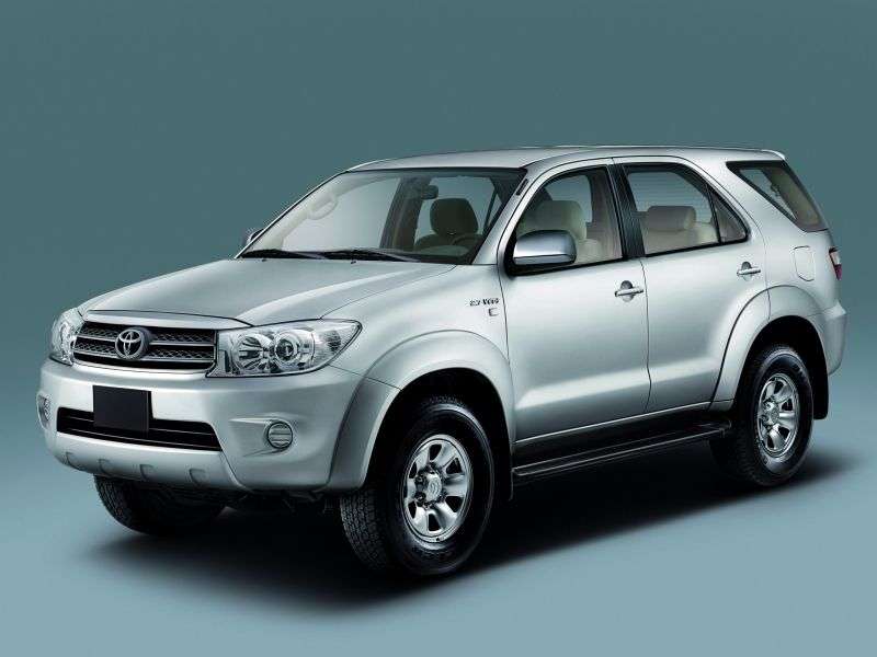 Toyota Fortuner 1st generation [restyling] 4.0 MT 4WD SUV (2008–2011)