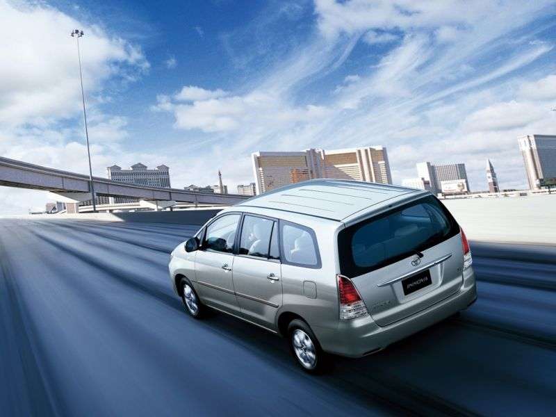 Toyota Innova 1.generacja [zmiana stylizacji] minivan 2.5 D 4D MT 7seat (2008–2011)
