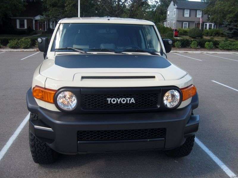 Toyota FJ Cruiser 1st generation [restyling] Trail Teams SUV 5 doors. 4.0 AT 4WD (2010 – n.)