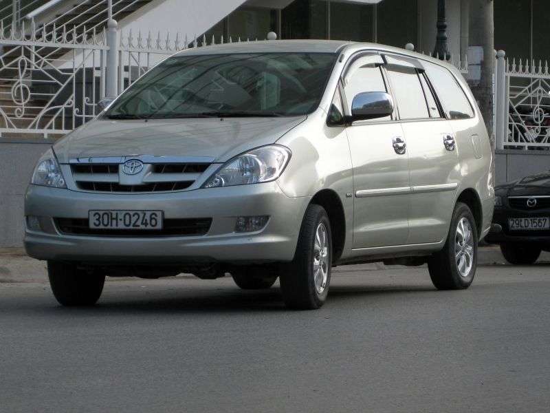 Toyota Innova minivan pierwszej generacji 2.5 D 4D AT (2004 2008)